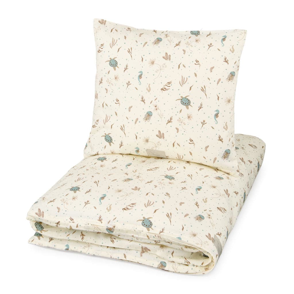 Alaska Export GOTS Sea Garden baby bedding, 70x100cm in soft organic cotton.