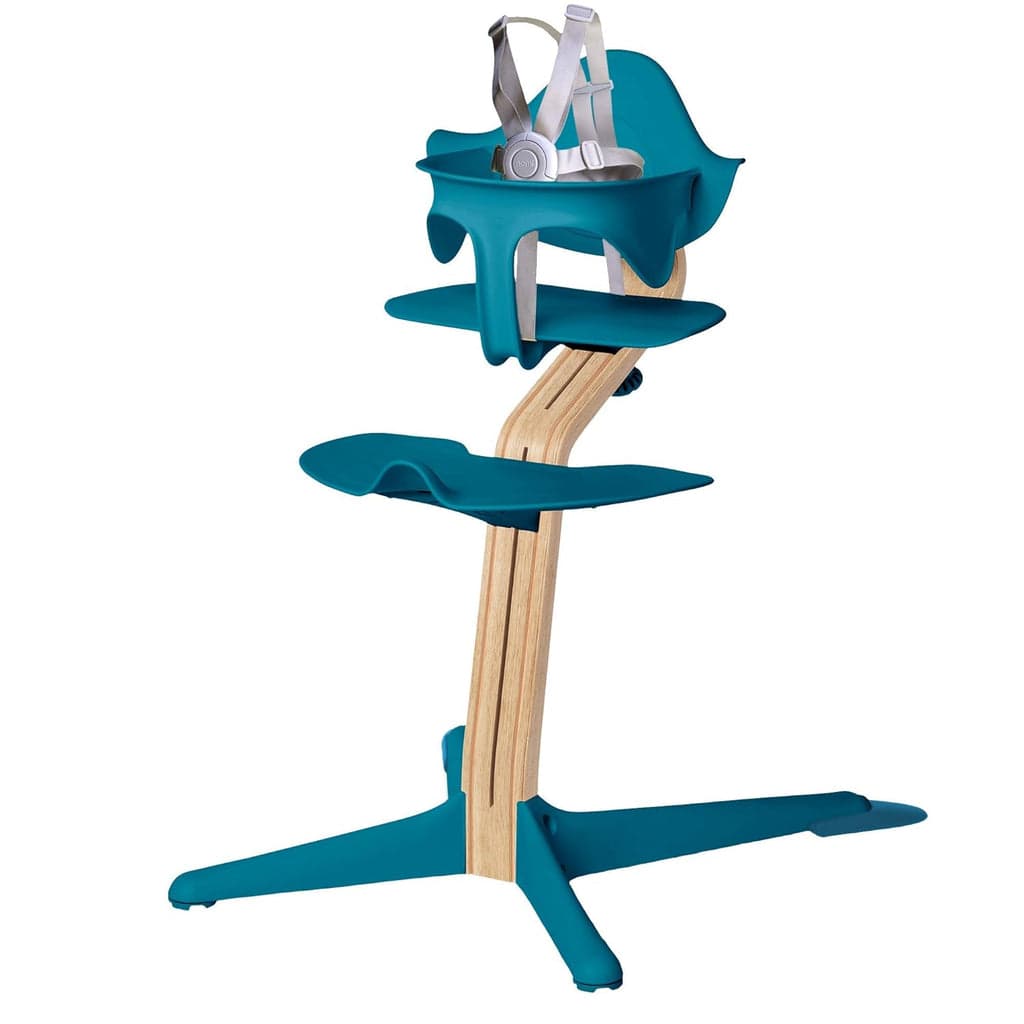 Evomove Nomi Highchair in Ocean and White Oak, stylish and functional.