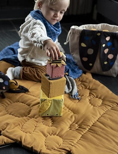 Fabelab Quilted Blanket in Beetle design, soft organic cotton.